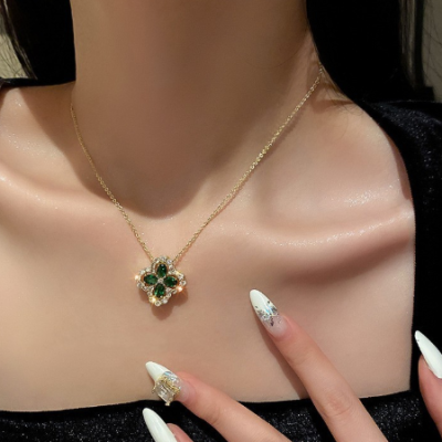 Simple And Elegant Green Crystal Diamond Petal Necklace For Women