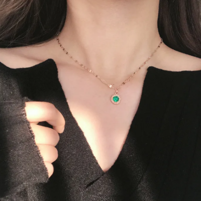 Light luxury clavicle chain necklace for women in elegant design