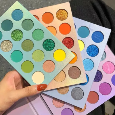 Sixty-color rotating eyeshadow palette with matte, pearly and glitter shades for easy and professional eye makeup