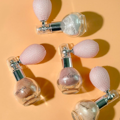 Spray highlight powder full body brightening with long-lasting shimmer glow for radiant face and body makeup