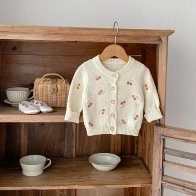 Children’s knitted coat with long sleeves