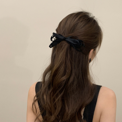 Elegant bow hair accessory