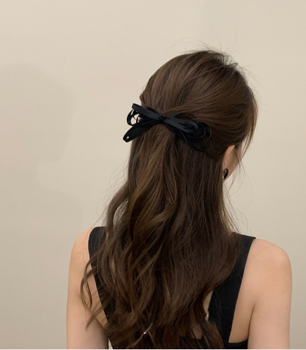 Elegant bow hair accessory