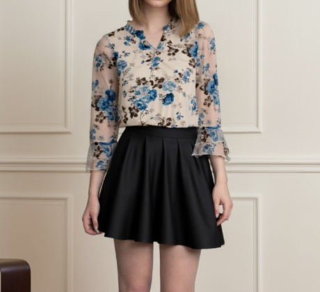 Fashionable and versatile top for women soft casual everyday fashion clothing with elegant relaxed fit