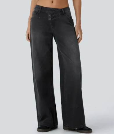 Woman wearing high-waisted loose-fitting zip-fly wide-leg denim jeans with casual streetwear outfit