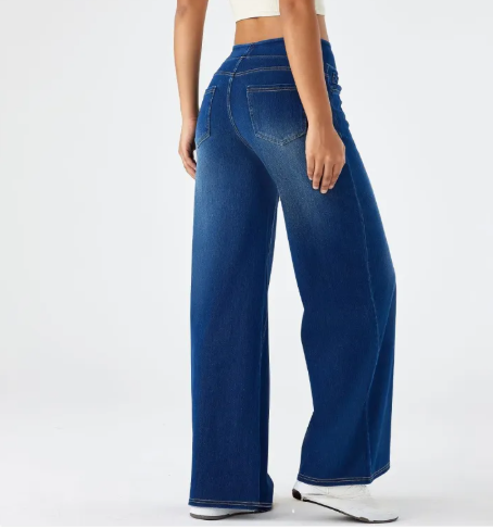 Woman wearing high-waisted loose-fitting zip-fly wide-leg denim jeans with casual streetwear outfit